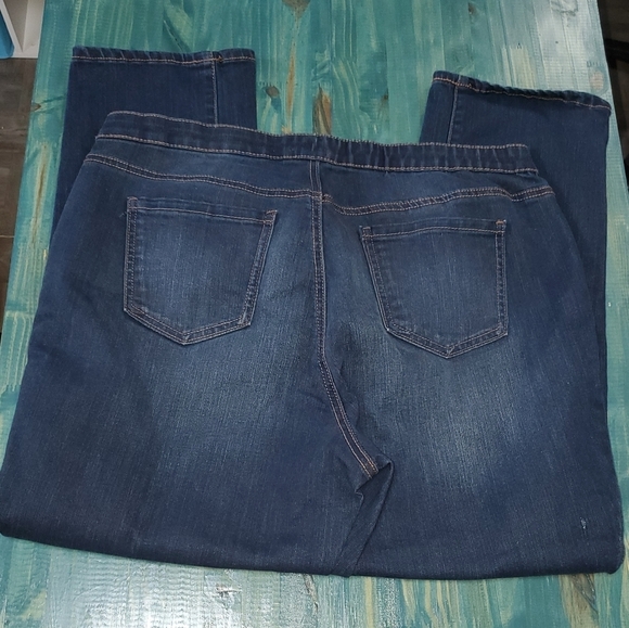 Kim Rogers 16 Short Jeans with Stretchy Waist - Picture 3 of 8